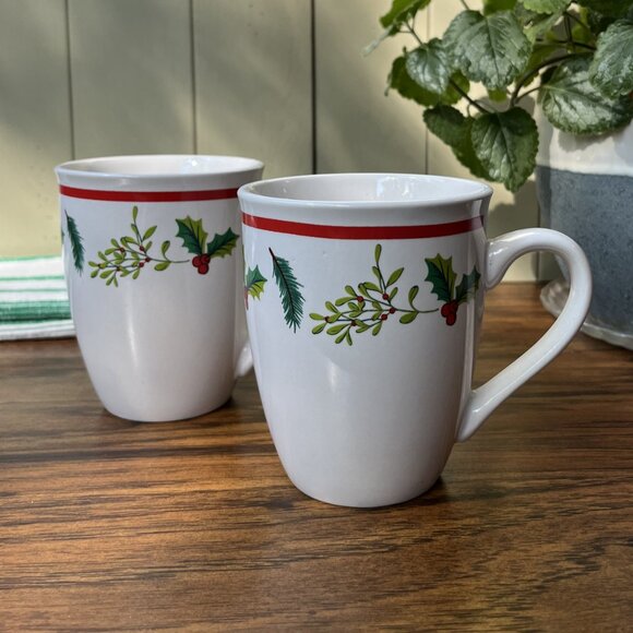 2 Vintage Porcelain Mugs Royal Norfolk Christmas Holly - Picture 2 of 9